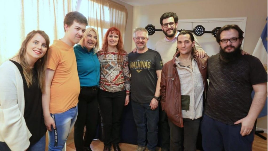 Bertone entregó aportes a artistas y colectivos culturales de Río Grande Bertone entregó aportes a artistas y colectivos culturales de Río Grande
