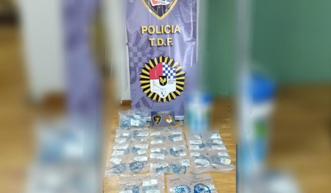 Decomisan cerca de cuatro kilos de marihuana en el interior del edificio de una empresa local Decomisan cerca de cuatro kilos de marihuana en el interior del edificio de una empresa local
