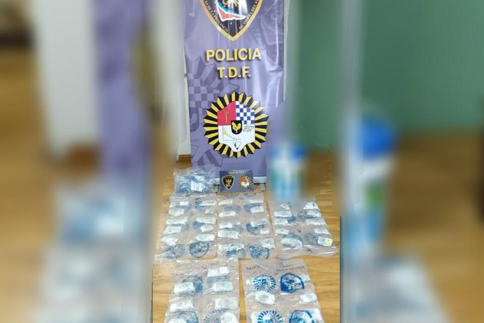 DECOMISAN CERCA DE CUATRO KILOS DE MARIHUANA EN USHUAIA DECOMISAN CERCA DE CUATRO KILOS DE MARIHUANA EN USHUAIA