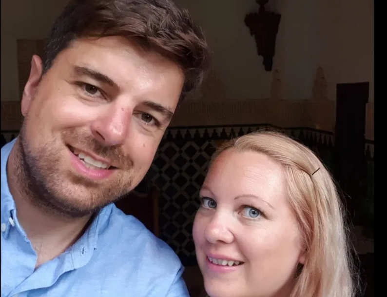 Tuvo Sexo Con Su Esposa, Le Vendó Los Ojos Para Darle Un “Regalo” Y Luego La Apuñaló En El Cuello. Tuvo Sexo Con Su Esposa, Le Vendó Los Ojos Para Darle Un “Regalo” Y Luego La Apuñaló En El Cuello.