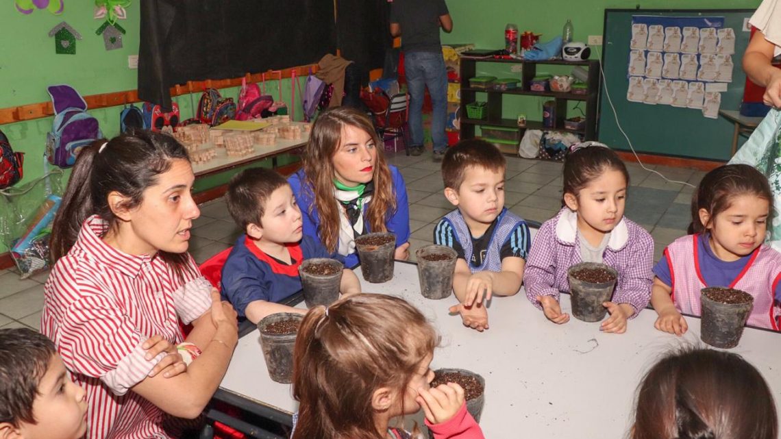 FIOCCHI PARTICIPÓ DE UNA JORNADA DE CONCIENCIA AMBIENTAL EN EL JARDÍN DE INFANTES Nº 13 DE TOLHUIN FIOCCHI PARTICIPÓ DE UNA JORNADA DE CONCIENCIA AMBIENTAL EN EL JARDÍN DE INFANTES Nº 13 DE TOLHUIN