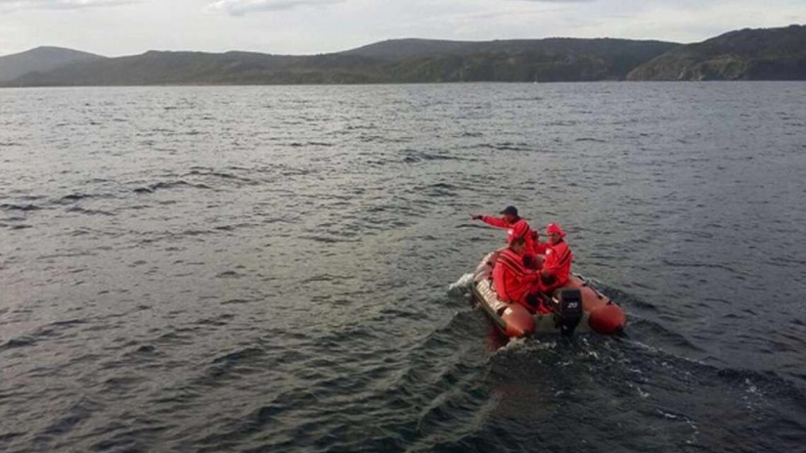 Prefectura rescató a un hombre de las aguas del río Grande Prefectura rescató a un hombre de las aguas del río Grande
