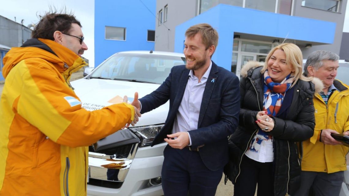 BERTONE ACOMPAÑÓ LA ENTREGA DE DOS NUEVOS VEHÍCULOS A LA SECRETARÍA DE ENERGÍA E HIDROCARBUROS BERTONE ACOMPAÑÓ LA ENTREGA DE DOS NUEVOS VEHÍCULOS A LA SECRETARÍA DE ENERGÍA E HIDROCARBUROS