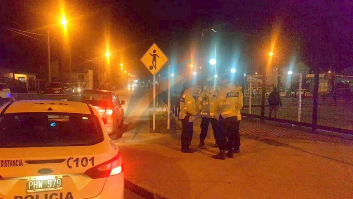 Un joven fue detenido al ingresar a robar a un auto donde estaba un menor Un joven fue detenido al ingresar a robar a un auto donde estaba un menor