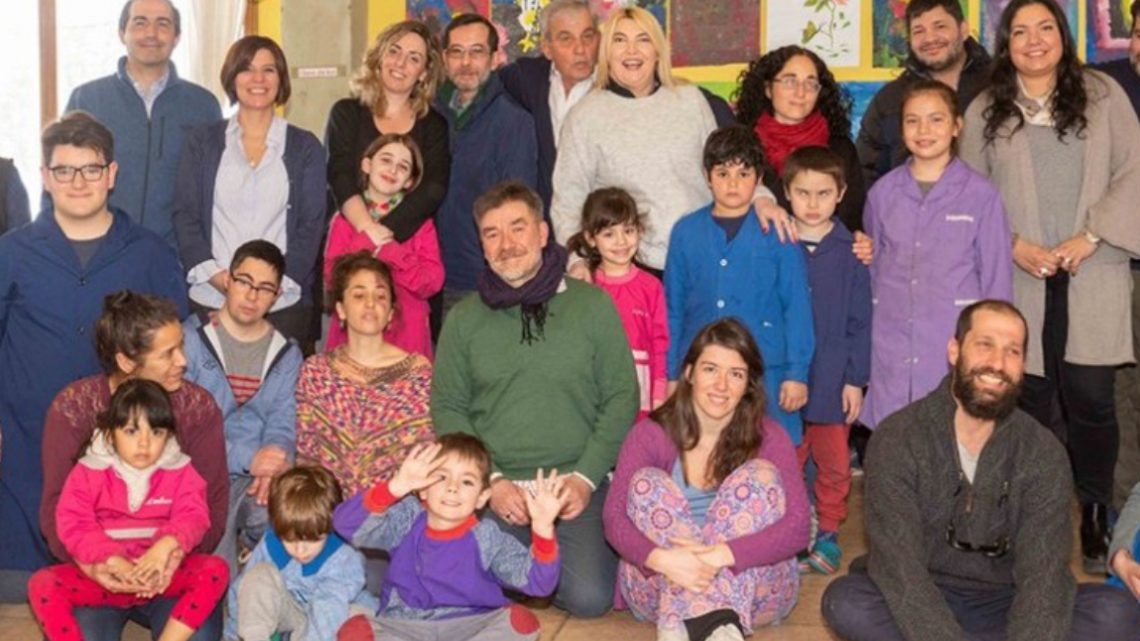 Bertone visitó la escuela experimental Los Alakalufes Bertone visitó la escuela experimental Los Alakalufes