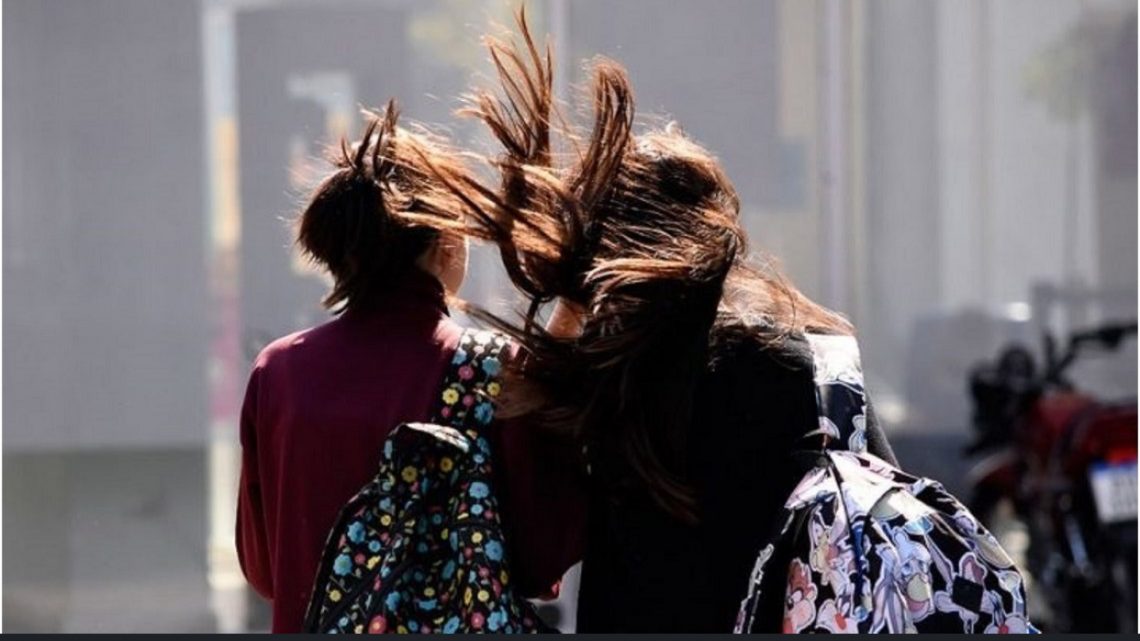 ATENCIÓN: RÁFAGAS DE VIENTOS PUEDEN ALCANZAR LOS 100 KM/H ATENCIÓN: RÁFAGAS DE VIENTOS PUEDEN ALCANZAR LOS 100 KM/H