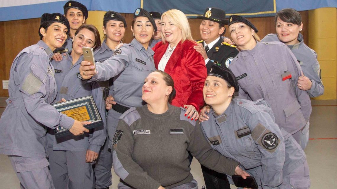 LA GOBERNADORA PRESIDIÓ EL DÉCIMO ANIVERSARIO DEL SERVICIO PENITENCIARIO PROVINCIAL LA GOBERNADORA PRESIDIÓ EL DÉCIMO ANIVERSARIO DEL SERVICIO PENITENCIARIO PROVINCIAL