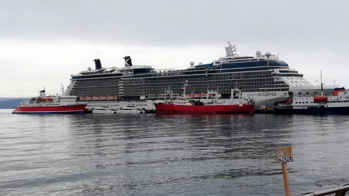CON 312 METROS DE LARGO LLEGÓ A #USHUAIA EL BUQUE MAS GRANDE DE LA TEMPORADA CON 312 METROS DE LARGO LLEGÓ A #USHUAIA EL BUQUE MAS GRANDE DE LA TEMPORADA