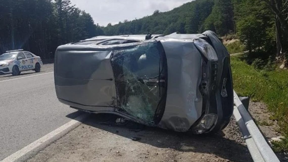Choque y vuelco en Ruta 3 Choque y vuelco en Ruta 3