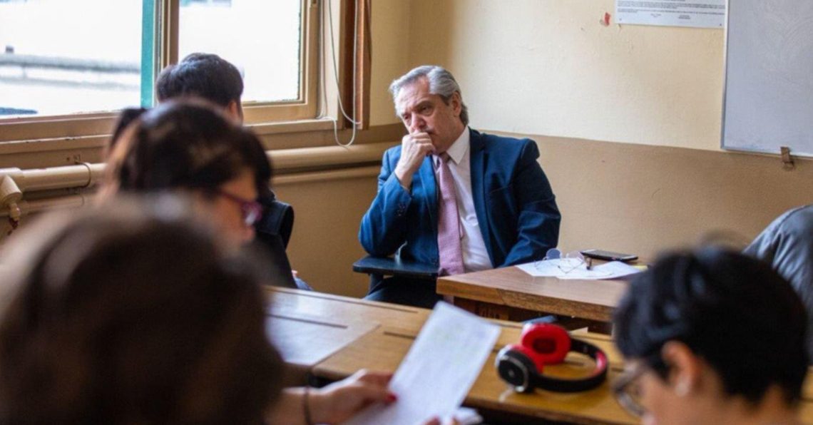 Ya como presidente, Alberto Fernández tomó examen en la Facultad de Derecho Ya como presidente, Alberto Fernández tomó examen en la Facultad de Derecho
