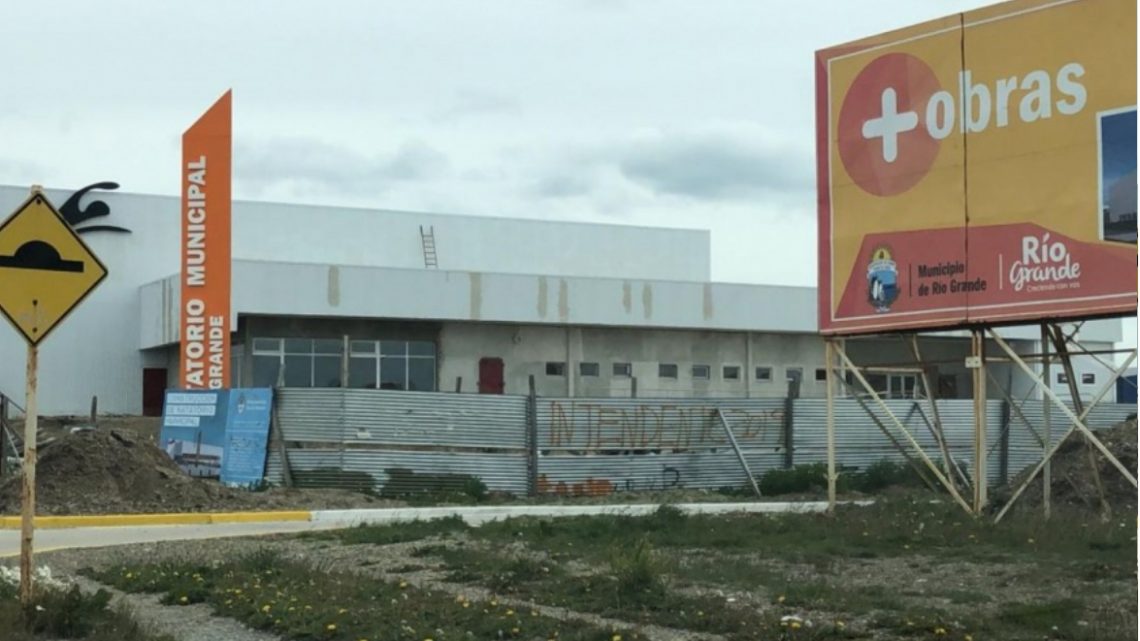 El natatorio municipal en un 60% de su ejecución El natatorio municipal en un 60% de su ejecución