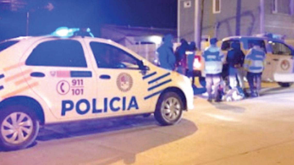 Vendió mil quinientos dólares y le pagaron con fajos de papel de diario Vendió mil quinientos dólares y le pagaron con fajos de papel de diario