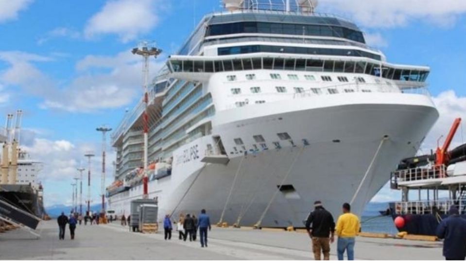 1.700 turistas chinos desembarcaron en Ushuaia y no recibieron ningún tipo de control 1.700 turistas chinos desembarcaron en Ushuaia y no recibieron ningún tipo de control