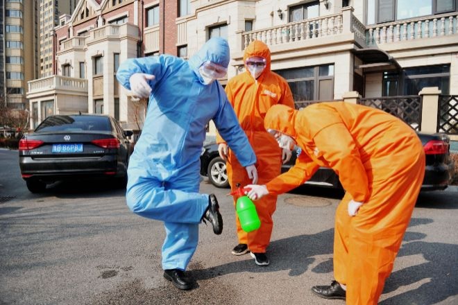 Coronavirus: especialistas aseguran que el virus se transmite por el aire y en zapatos Coronavirus: especialistas aseguran que el virus se transmite por el aire y en zapatos