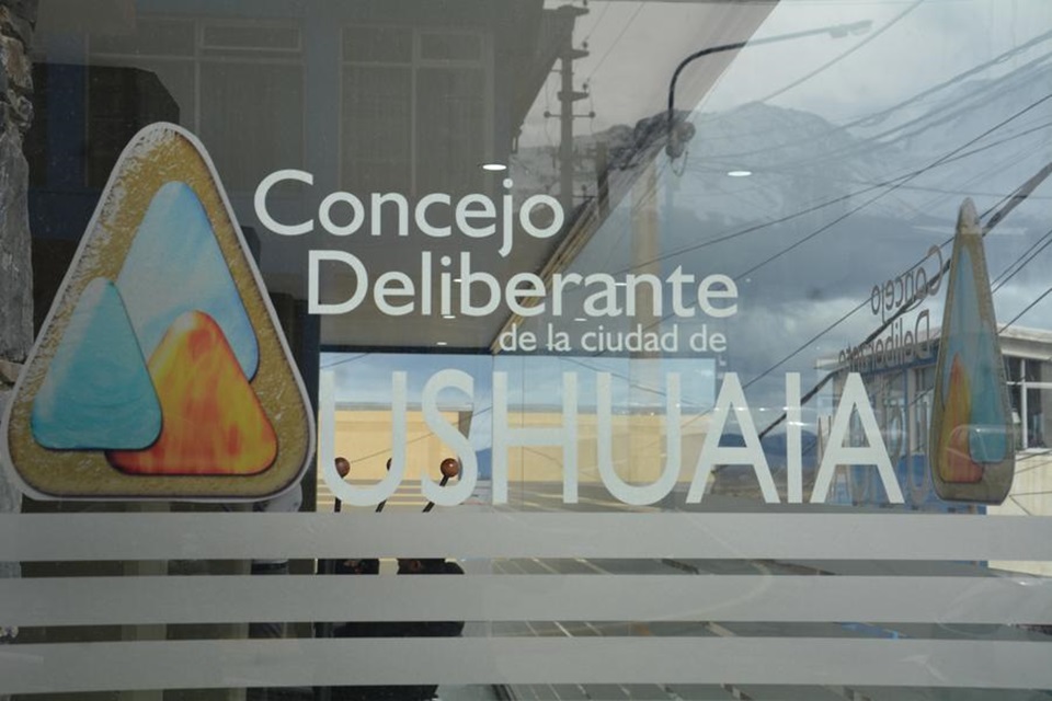 EL CONCEJO DELIBERANTE PROHIBIÓ EL USO DE APLICACIONES QUE ATENTEN CONTRA LAS LIBERTADES E INTIMIDAD DE LAS PERSONAS EL CONCEJO DELIBERANTE PROHIBIÓ EL USO DE APLICACIONES QUE ATENTEN CONTRA LAS LIBERTADES E INTIMIDAD DE LAS PERSONAS