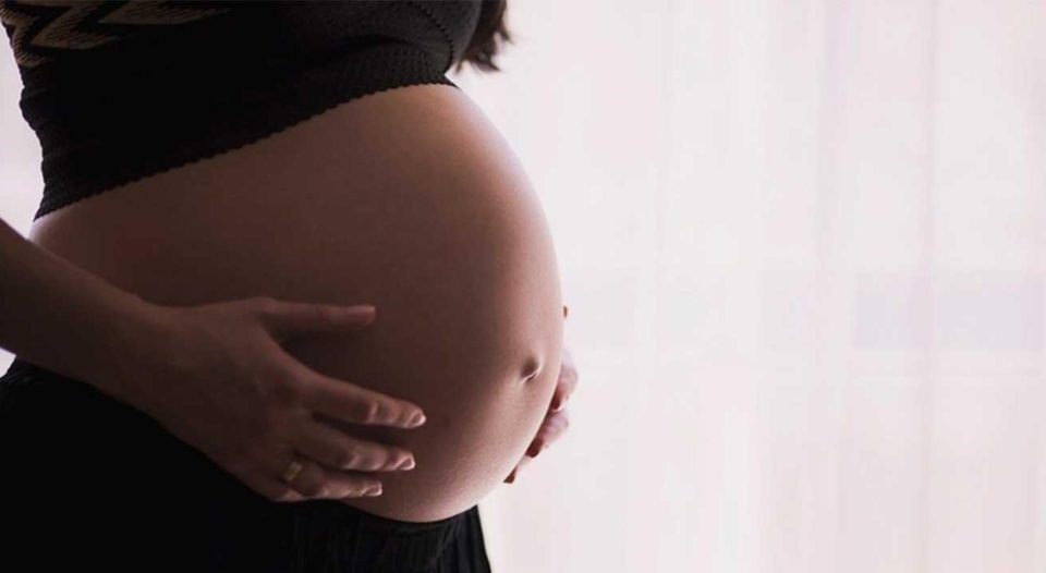 Una adolescente de 13 años está embarazada de un niño de 10 y mostró orgullosa su panza Una adolescente de 13 años está embarazada de un niño de 10 y mostró orgullosa su panza