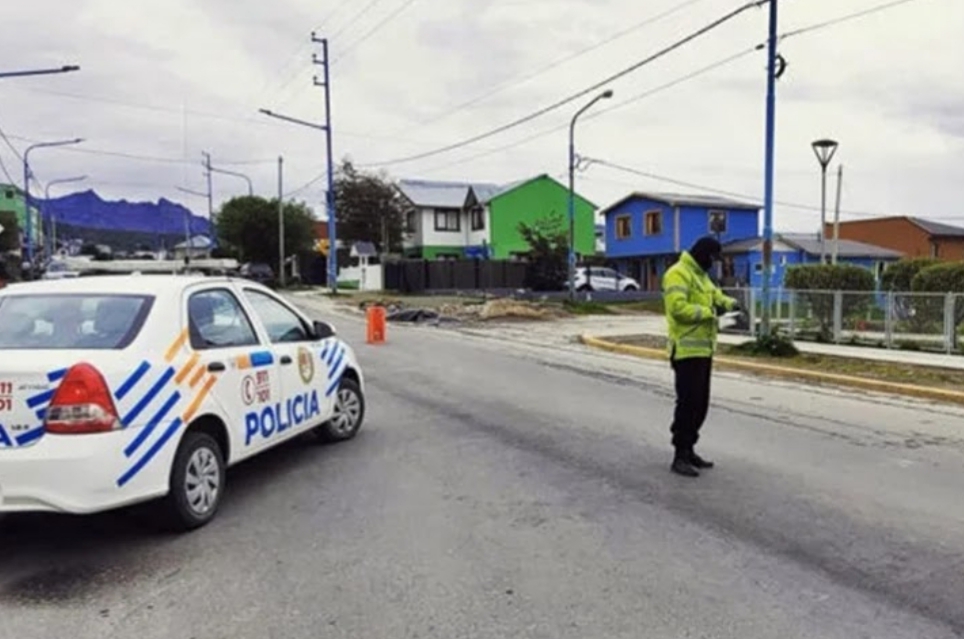 Empleado Judicial Borracho Y Con Auto Oficial, Atropello A Policia Y Se Fugo En Ushuaia Empleado Judicial Borracho Y Con Auto Oficial, Atropello A Policia Y Se Fugo En Ushuaia