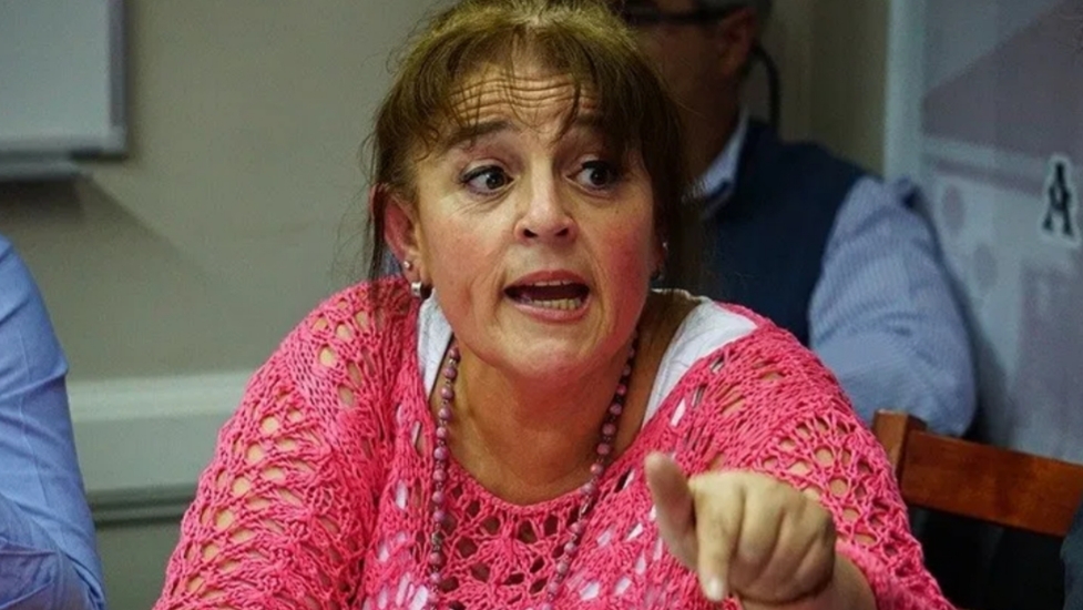 Un nuevo paso en falso: Gobierno aclara dónde se tramitan los permisos para trabajadores independientes Un nuevo paso en falso: Gobierno aclara dónde se tramitan los permisos para trabajadores independientes