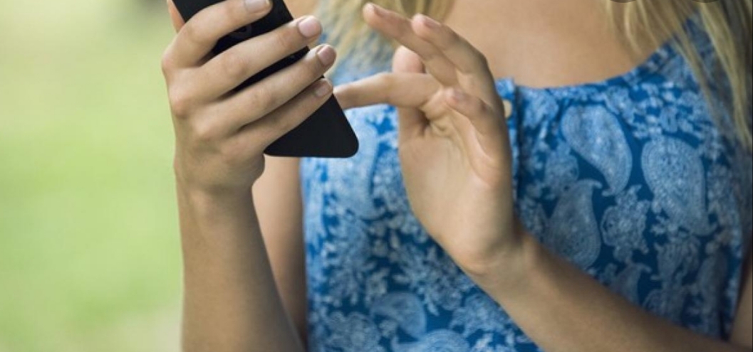 Una mujer busca justicia tras ser difamada con imágenes íntimas por compañeros de trabajo Una mujer busca justicia tras ser difamada con imágenes íntimas por compañeros de trabajo