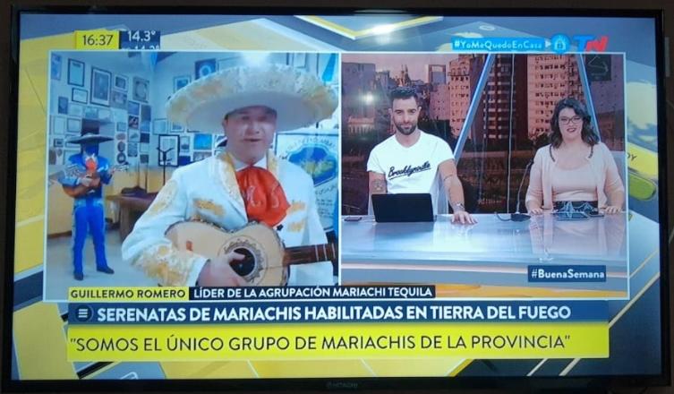 PAPELÓN NACIONAL DE MELELLA POR LOS MARIACHIS PAPELÓN NACIONAL DE MELELLA POR LOS MARIACHIS