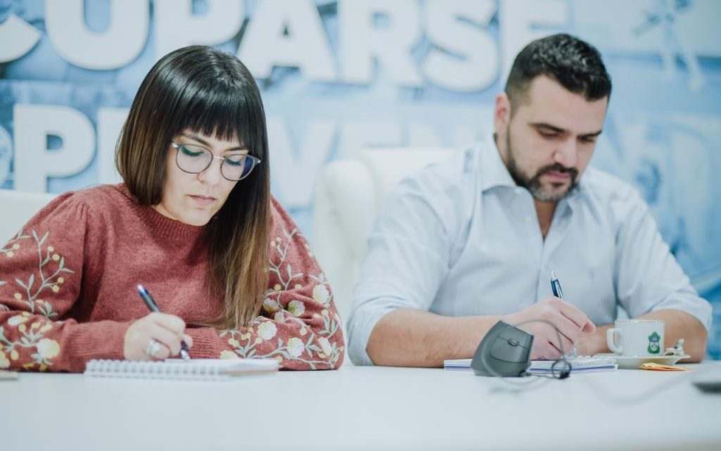 ENCUENTRO VIRTUAL ENTRE EL INTENDENTE VUOTO Y LA ASOCIACIÓN CIVIL PROTAGONISMO JUVENIL ENCUENTRO VIRTUAL ENTRE EL INTENDENTE VUOTO Y LA ASOCIACIÓN CIVIL PROTAGONISMO JUVENIL