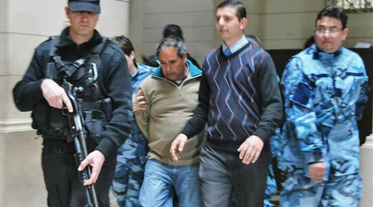 “Si no hay justicia, tendremos que salir a cazar gente”, advirtió un hombre tras la domiciliaria del violador de su hijo “Si no hay justicia, tendremos que salir a cazar gente”, advirtió un hombre tras la domiciliaria del violador de su hijo
