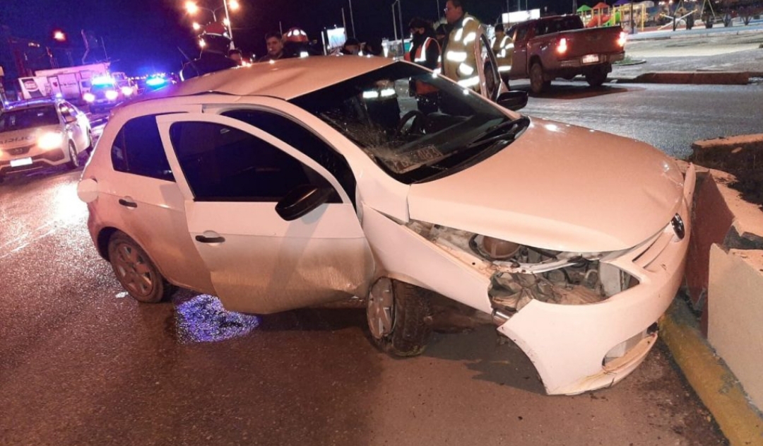 Borracho destruyó el cantero de la Plaza de las Américas: ¿Quién paga? 