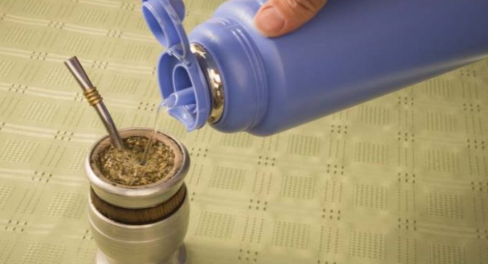 Por un mate compartido, hubo un brote de coronavirus y Colón volvió a la fase 1 de la cuarentena Por un mate compartido, hubo un brote de coronavirus y Colón volvió a la fase 1 de la cuarentena