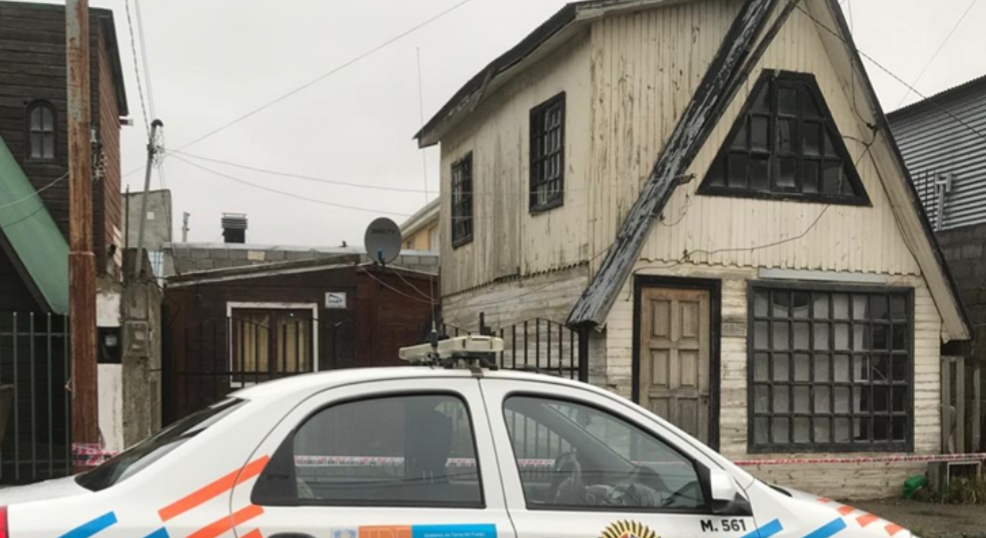 Encontraron a una joven muerta con una herida en el cuello Encontraron a una joven muerta con una herida en el cuello