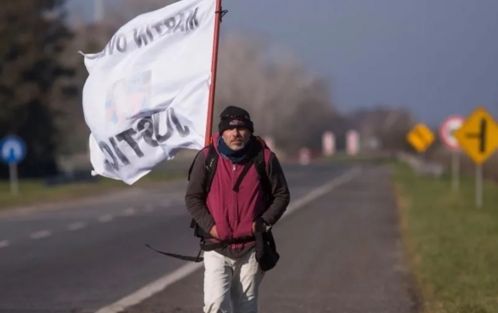 Decidió Recorrer 400 Kilómetros A Pie Para Pedir Justicia Por El Asesinato De Su Hijo Decidió Recorrer 400 Kilómetros A Pie Para Pedir Justicia Por El Asesinato De Su Hijo
