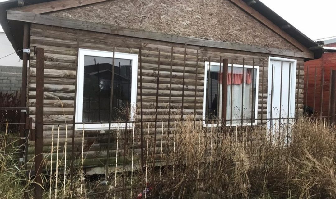 Familia sin trabajo usurpó una vivienda deshabitada Familia sin trabajo usurpó una vivienda deshabitada