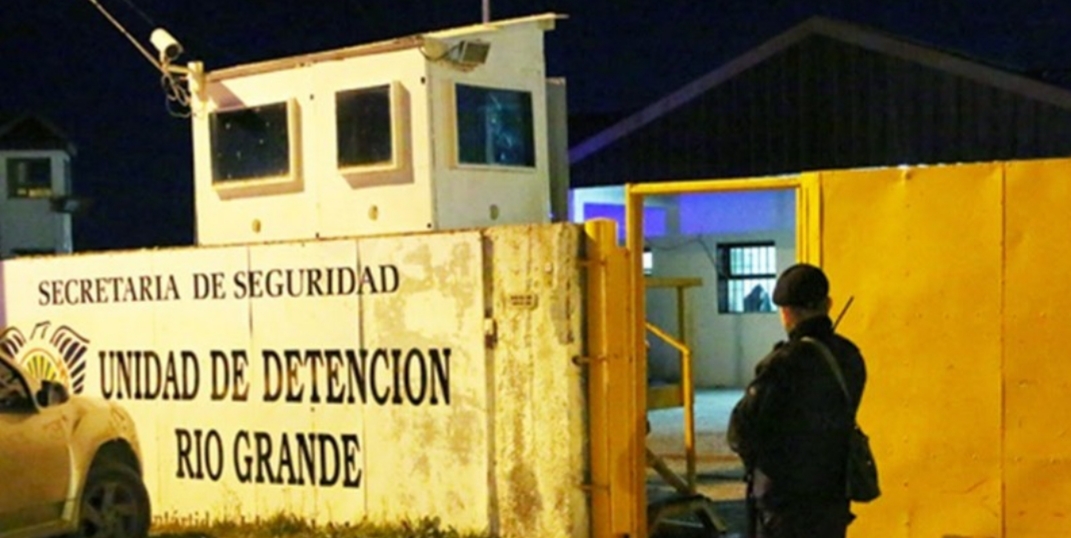 Presos de Río Grande refaccionarán bancos y sillas de las escuelas públicas Presos de Río Grande refaccionarán bancos y sillas de las escuelas públicas