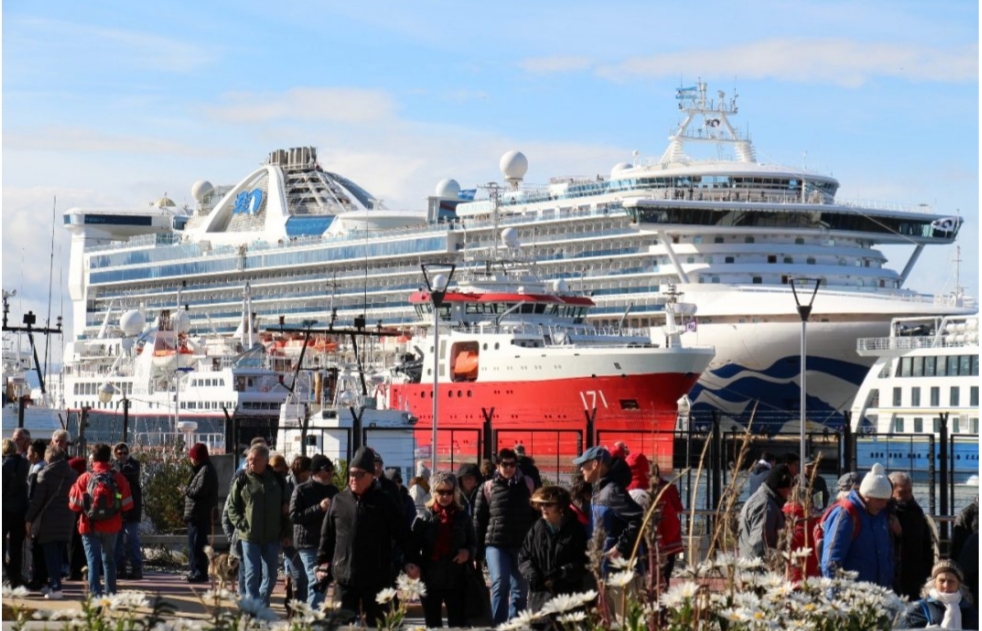 El puerto de Ushuaia prepara protocolo para recibir turistas a bordo de cruceros a partir de octubre El puerto de Ushuaia prepara protocolo para recibir turistas a bordo de cruceros a partir de octubre
