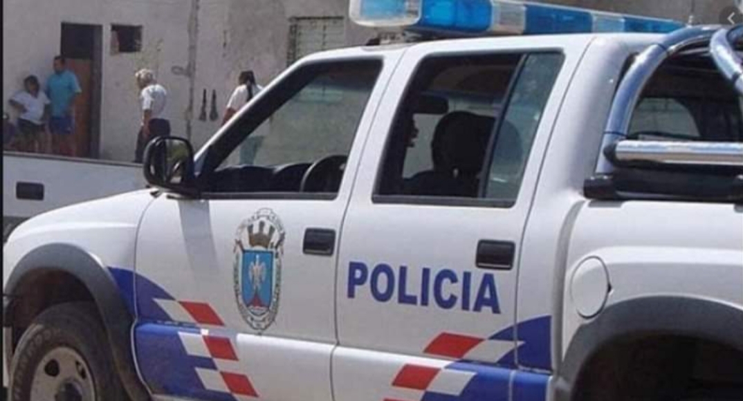 Cuarentena: hicieron un trío en un auto y terminaron todos detenidos Cuarentena: hicieron un trío en un auto y terminaron todos detenidos