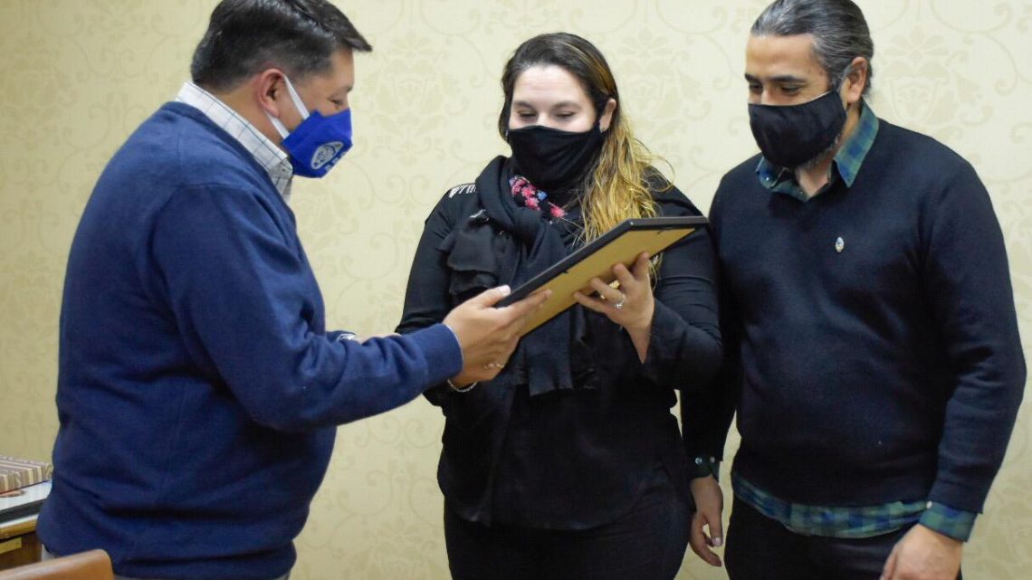 El Concejal Walter Abregú entregó Declaración de Interés a los autores de la canción “Alas, mi bandera” El Concejal Walter Abregú entregó Declaración de Interés a los autores de la canción “Alas, mi bandera”