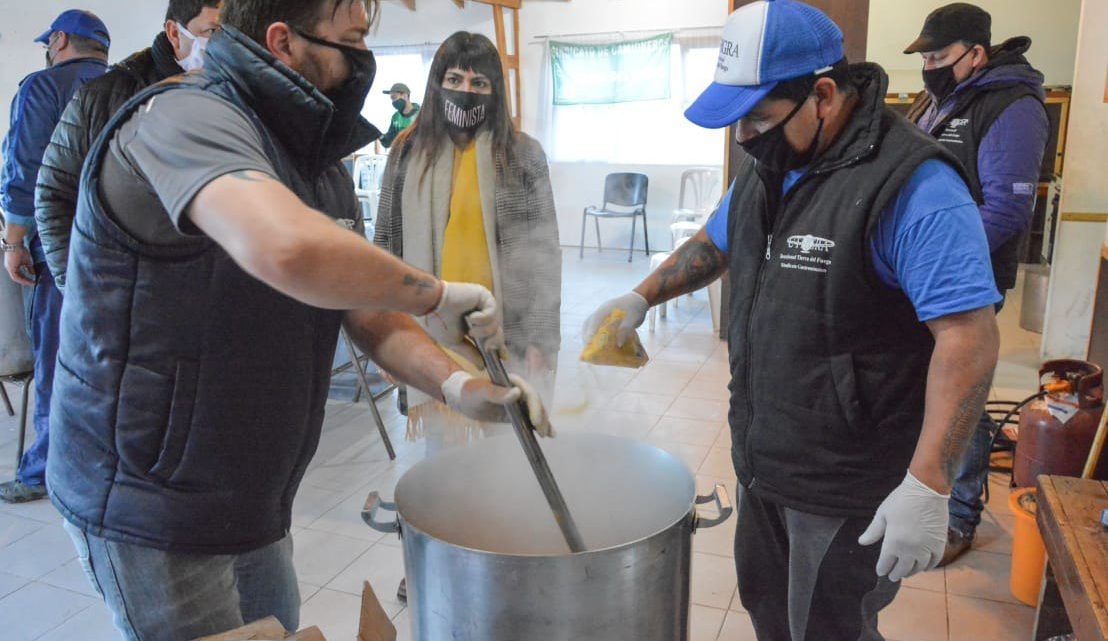 CONSEJO SOCIAL DE EMERGENCIA: LA MUNICIPALIDAD DE USHUAIA CONTINÚA ARTICULANDO CON COMEDORES Y MERENDEROS CONSEJO SOCIAL DE EMERGENCIA: LA MUNICIPALIDAD DE USHUAIA CONTINÚA ARTICULANDO CON COMEDORES Y MERENDEROS