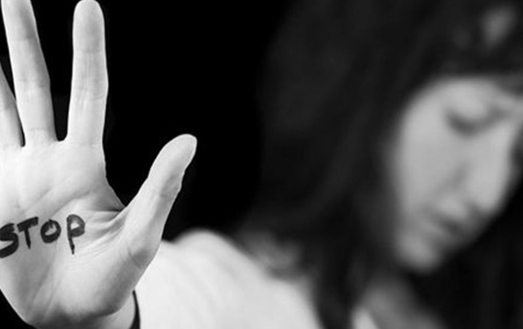 Un hombre está detenido por sacarle un diente de una trompada a su pareja Un hombre está detenido por sacarle un diente de una trompada a su pareja