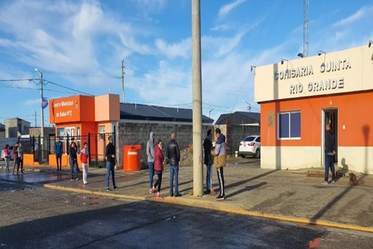 Un efectivo policial fue agredido por un menor con una patada en la boca Un efectivo policial fue agredido por un menor con una patada en la boca
