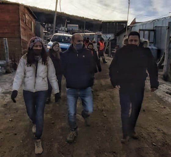 EMERGENCIA POR LAS BAJAS TEMPERATURAS: LA MUNICIPALIDAD INTENSIFICA LA DISTRIBUCIÓN DE LEÑA Y AGUA A LOS BARRIOS EMERGENCIA POR LAS BAJAS TEMPERATURAS: LA MUNICIPALIDAD INTENSIFICA LA DISTRIBUCIÓN DE LEÑA Y AGUA A LOS BARRIOS