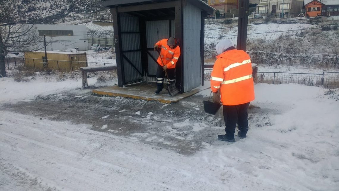 CUADRILLAS MUNICIPALES MANTIENEN LIMPIAS LAS GARITAS DE COLECTIVOS Y PRINCIPALES CIRCUITOS PEATONALES CUADRILLAS MUNICIPALES MANTIENEN LIMPIAS LAS GARITAS DE COLECTIVOS Y PRINCIPALES CIRCUITOS PEATONALES