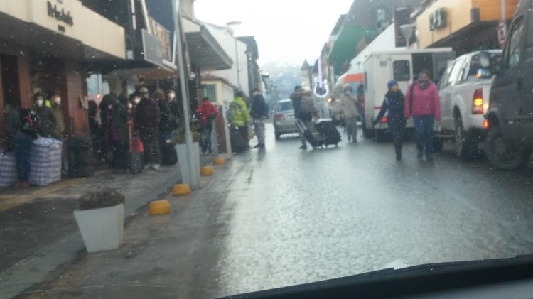 «Repatriados»: Un gobierno de improvisados generó caos en el centro de Ushuaia «Repatriados»: Un gobierno de improvisados generó caos en el centro de Ushuaia