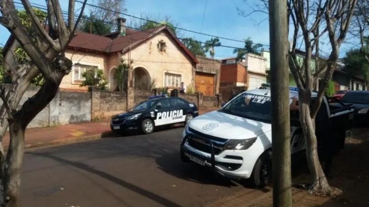 Ladrones vestidos de enfermeros engañaron a una pareja de jubilados y les dieron una brutal paliza Ladrones vestidos de enfermeros engañaron a una pareja de jubilados y les dieron una brutal paliza