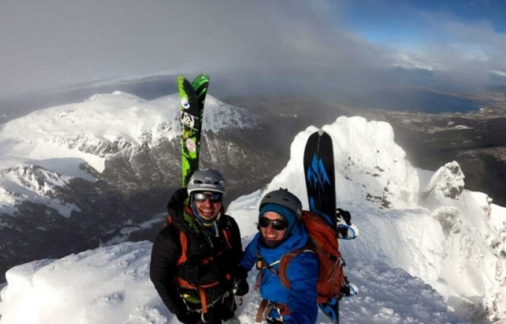 Aventura extrema: Escalaron el Monte Olivia y descendieron esquiando