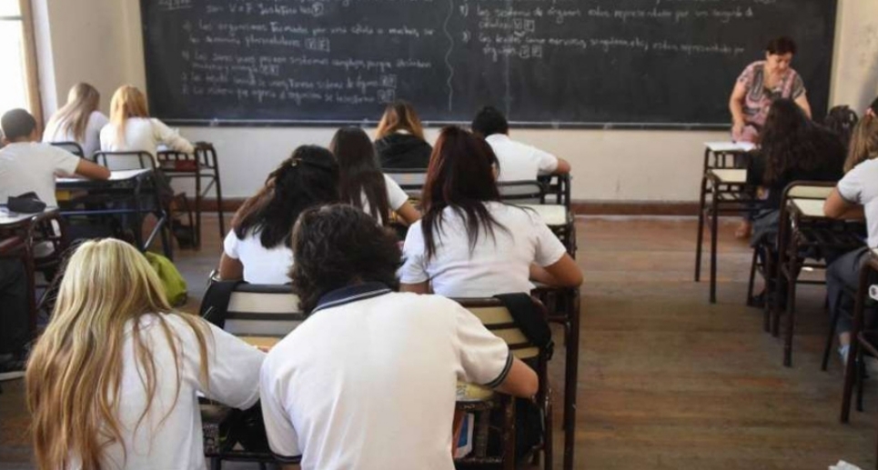 Volverían las clases para alumnos del último año del secundario y del primario Volverían las clases para alumnos del último año del secundario y del primario