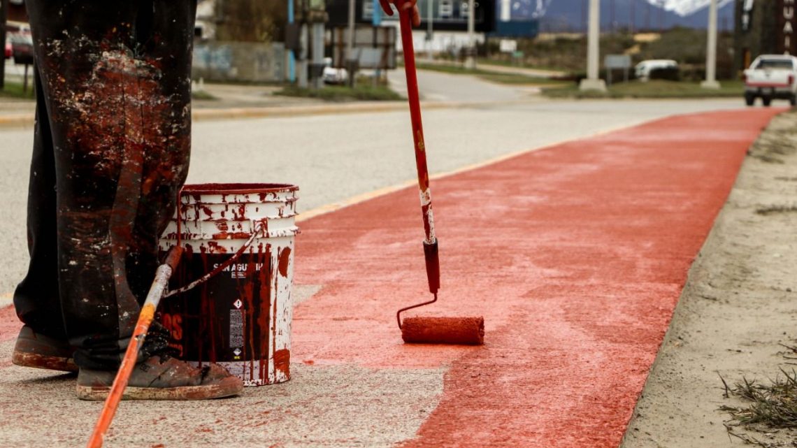 LA MUNICIPALIDAD DE USHUAIA REALIZA TRABAJOS DE EMBELLECIMIENTO DE LA CIUDAD LA MUNICIPALIDAD DE USHUAIA REALIZA TRABAJOS DE EMBELLECIMIENTO DE LA CIUDAD