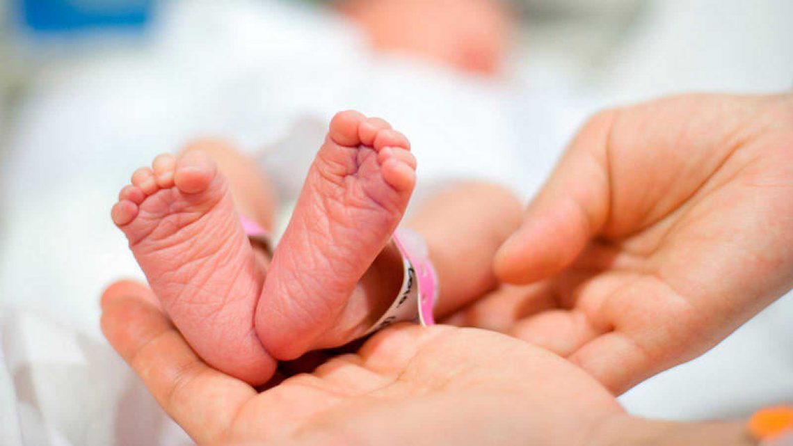 Puso en adopción a su bebé y le dijo al padre que había muerto después del parto Puso en adopción a su bebé y le dijo al padre que había muerto después del parto