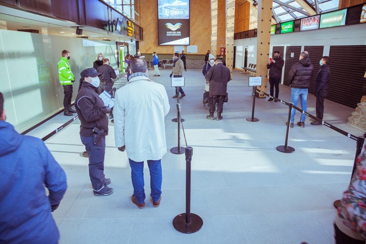 En Ushuaia pasajera positivo de Coronavirus intento abordar el vuelo a Buenos Aires En Ushuaia pasajera positivo de Coronavirus intento abordar el vuelo a Buenos Aires