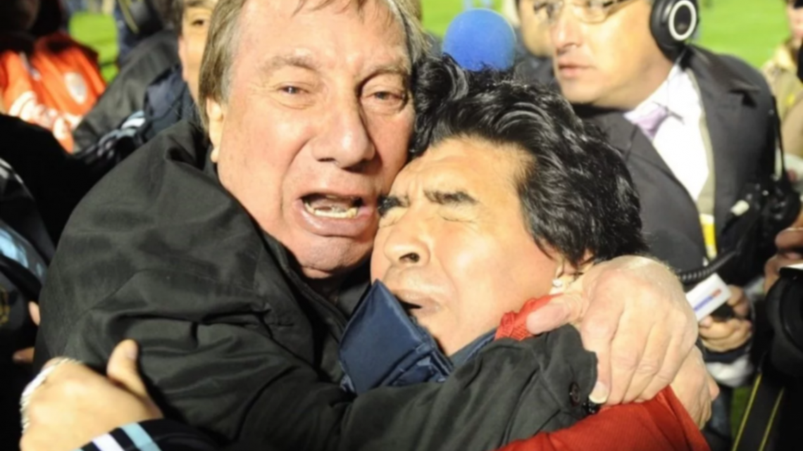La muerte de Diego: A Carlos Bilardo le dijeron que “se cortó el cable” La muerte de Diego: A Carlos Bilardo le dijeron que “se cortó el cable”