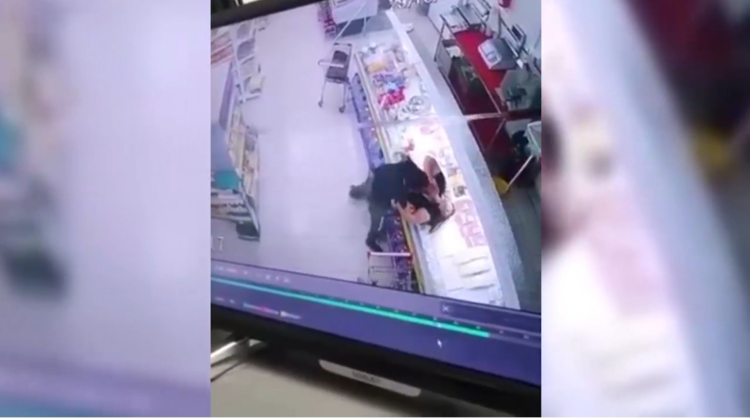 Ahorcó a su compañera de trabajo porque no le gustó la música que puso Ahorcó a su compañera de trabajo porque no le gustó la música que puso