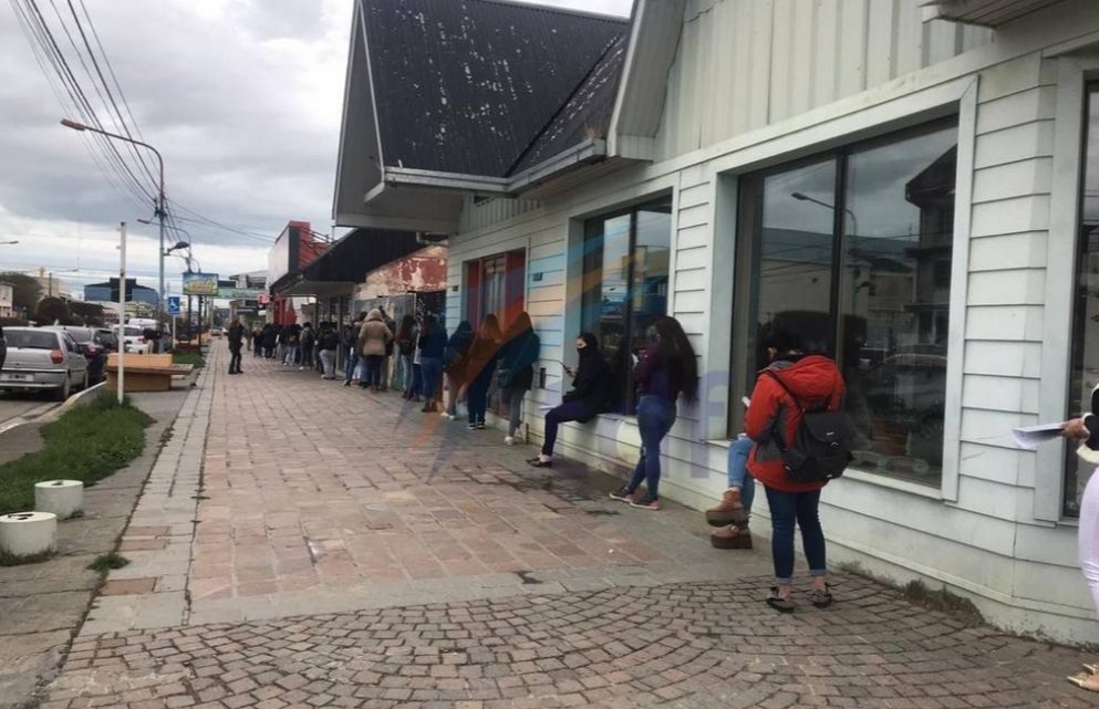 Más de 300 chicas hicieron cola por un puesto de trabajo en una pizzería céntrica de Río Grande Más de 300 chicas hicieron cola por un puesto de trabajo en una pizzería céntrica de Río Grande